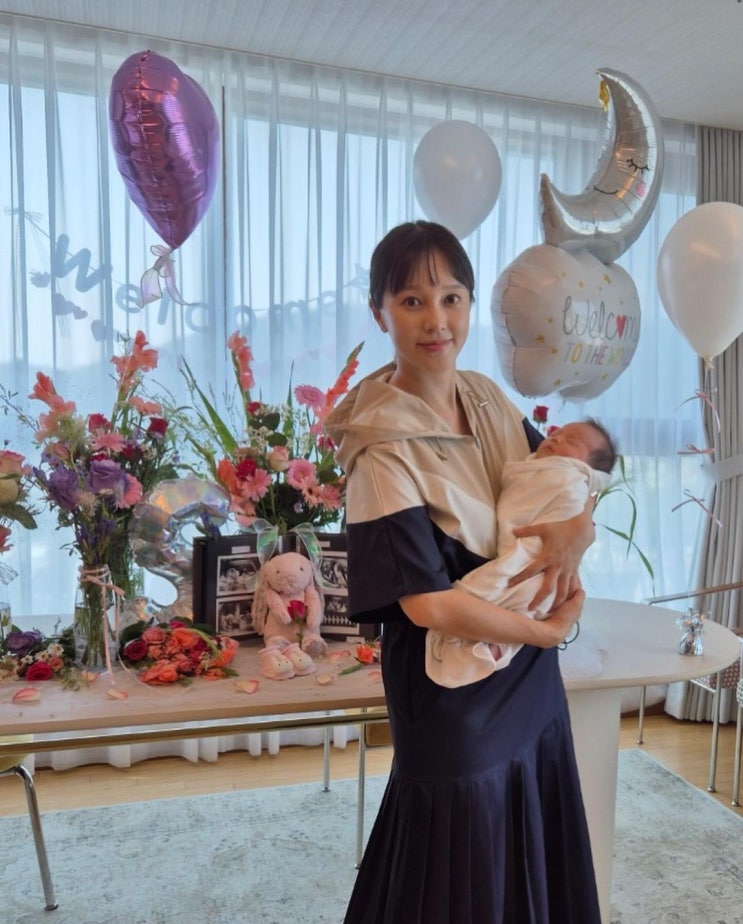 초보맘 아유미, "남편과 허그는 개뿔"...조리원 퇴소 후 새내기 부모로 육아일기 초보맘 아유미, "남편과 허그는 개뿔"...조리원 퇴소 후 새내기 부모로 육아일기