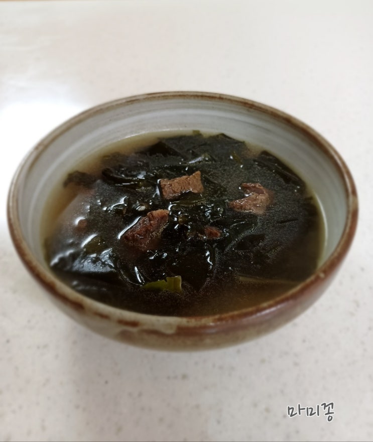  육즙 가득 소고기 미역국 끓이는 나만의 방법