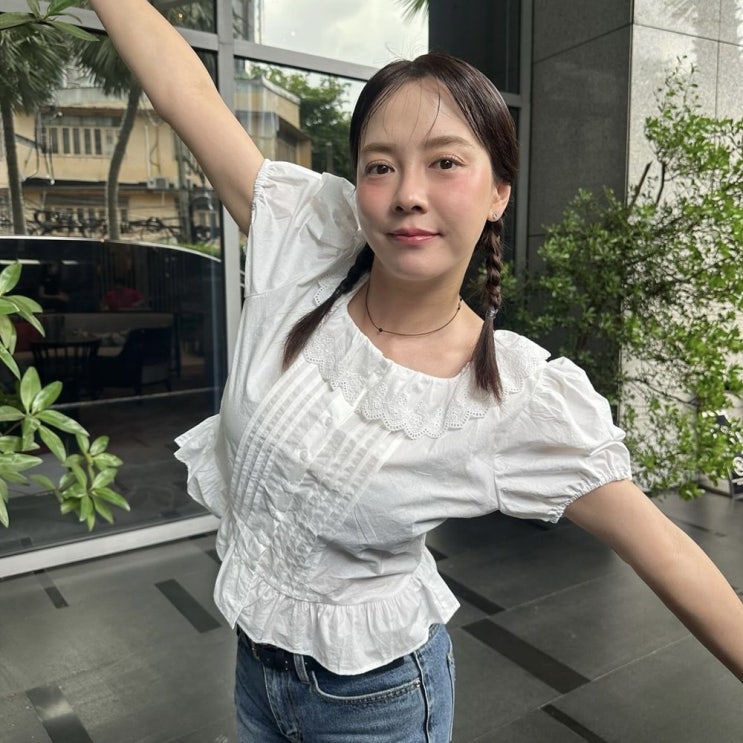  레이저 600샷 맞은 송지효 레이스 블라우스 코디 어디꺼?