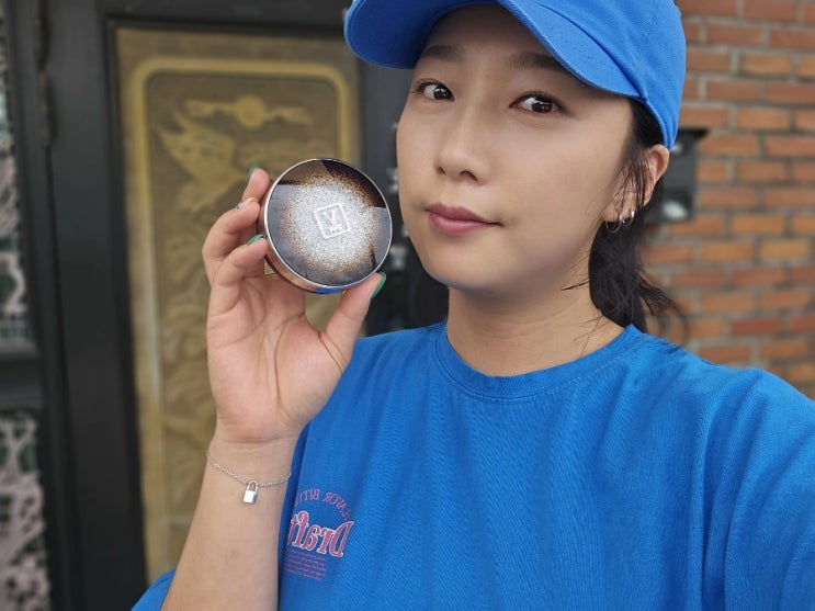  파우 스타쿠션 속부터 차오르는 광채를 느낄 수 있는 쿠션팩트 추천