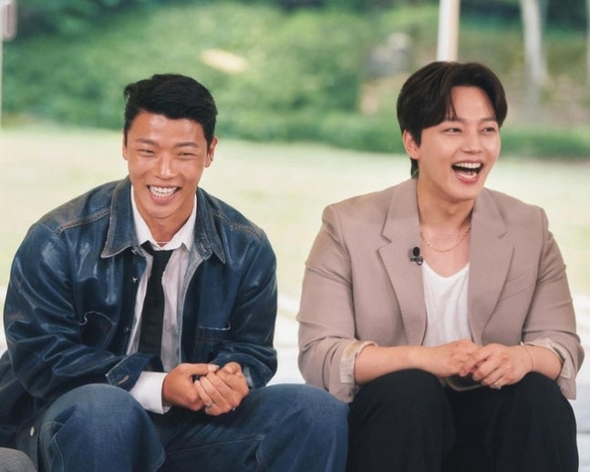 여진구 황희찬 닮은꼴 만남 함박웃음까지 판박 유퀴즈온더블럭