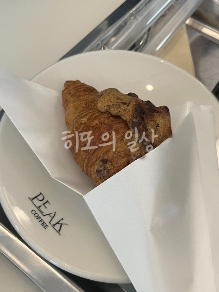  디저트가 맛있는 '밤리단길 카페 피크커피'