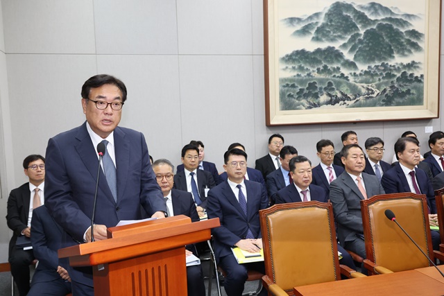 정진석 “채상병 <b>특검</b>, 수사 결과 지켜본 후”