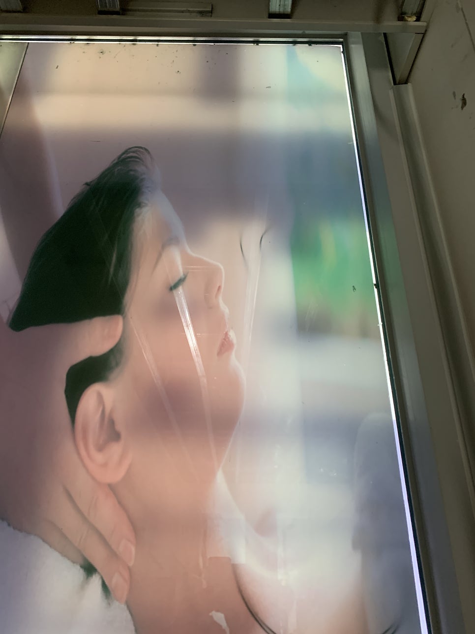 이중강화유리구멍뚫기 에어컨실외기배관타공작업