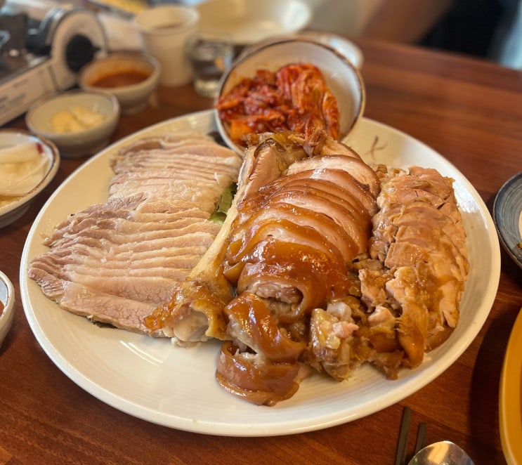 강남구청역 맛집 팔당족발