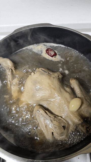 삼복<b>더위</b> 시작되는 <b>초복</b> 능이<b>삼계탕</b> 기력 회복