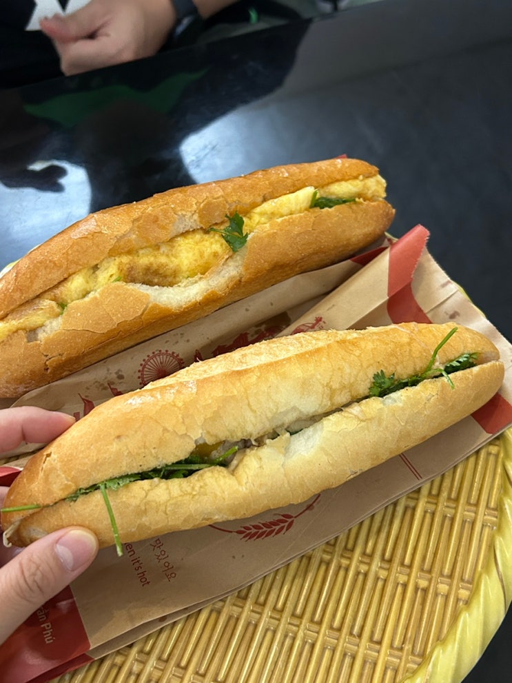  베트남 다낭 반미 찐 맛집, 반미코티엔(Bánh mì Cô Tiên, 계란, 소고기 치즈 반미)