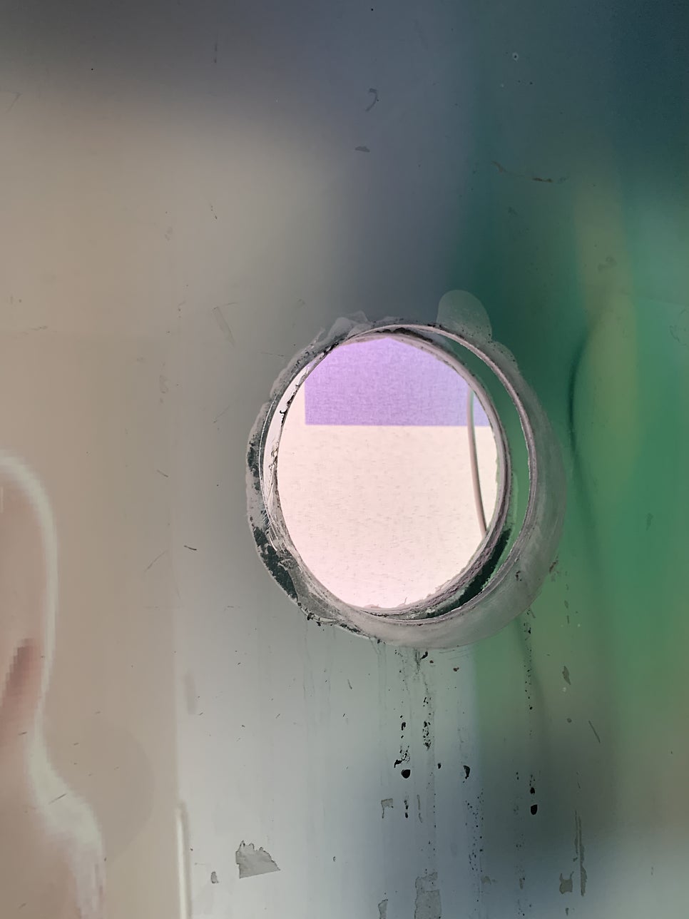 이중강화유리구멍뚫기 에어컨실외기배관타공작업