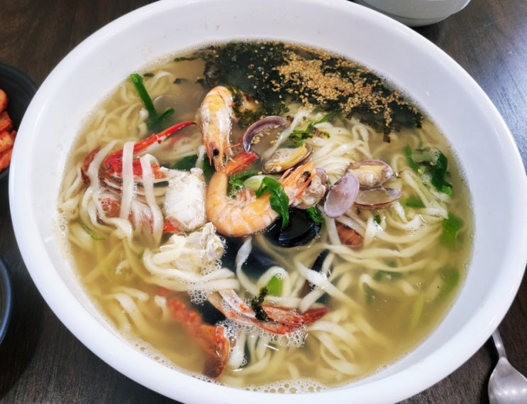  사하구 다대포 맛집 신선한 해산물 가득한 "다대포원조해물칼국수"