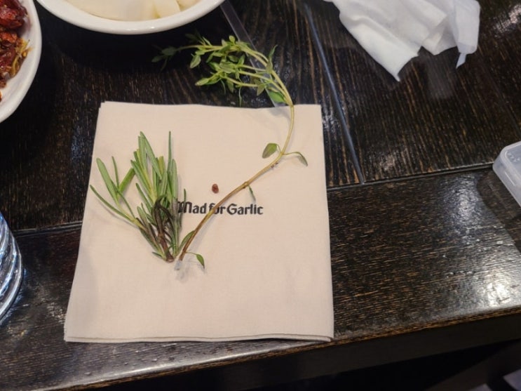  음식장식을 모종으로 키웠어요 (로즈마리와 애플민트)