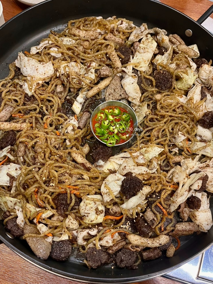  청라 순대국 칠구네신림동백순대, 소주 부르는 순대볶음과 순대국밥