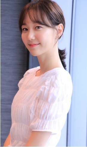 배우 <b>이유영</b> 깜짝 <b>결혼</b> 임신