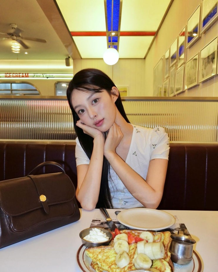  책가방을 벗어나 20대 여자 대학생 비건 레더 가죽 숄더백으로 여성 가방 브랜드 르메메 샥사무아 w. 이지연