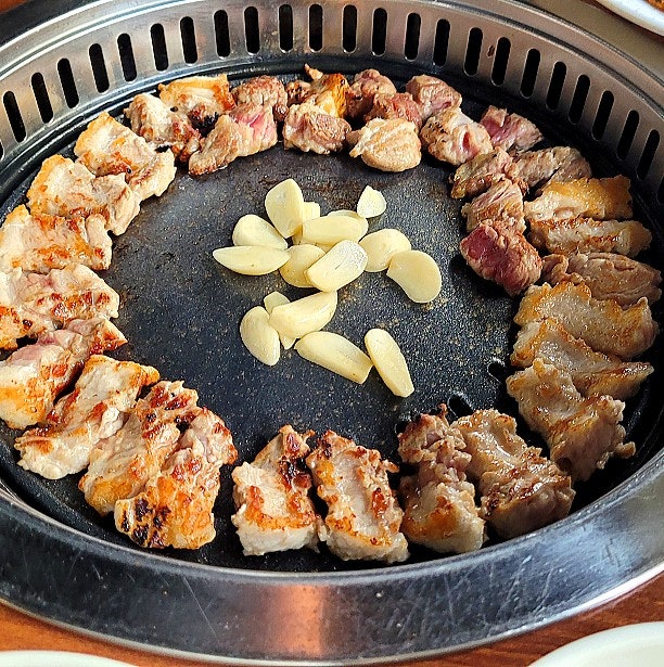  아산 용화동 맛집 꽃삼 칼집삼겹살 구워주는 고기집 룸식당 회식 모임 추천