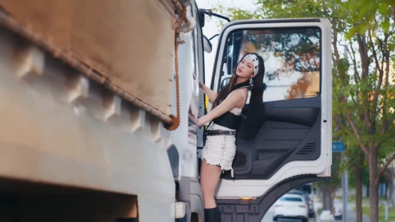 STAYC 스테이씨 - Cheeky Icy Thang 치키 아이씨 땡 컴백 뜻 Metamorphic 첫 정규 1집앨범 | 신나는노래....