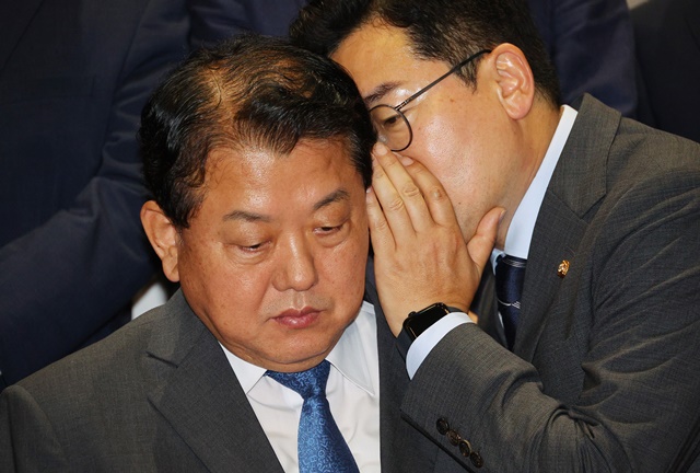 <b>김병주</b> “정신나간” 발언 두고 여야 신경전