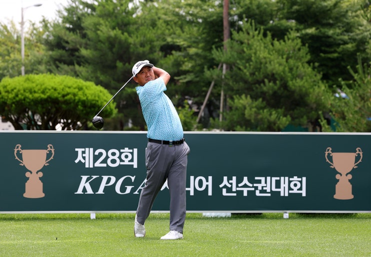 <b>모중경</b>, KPGA <b>시니어</b> 선수권 1R 8언더파 선두