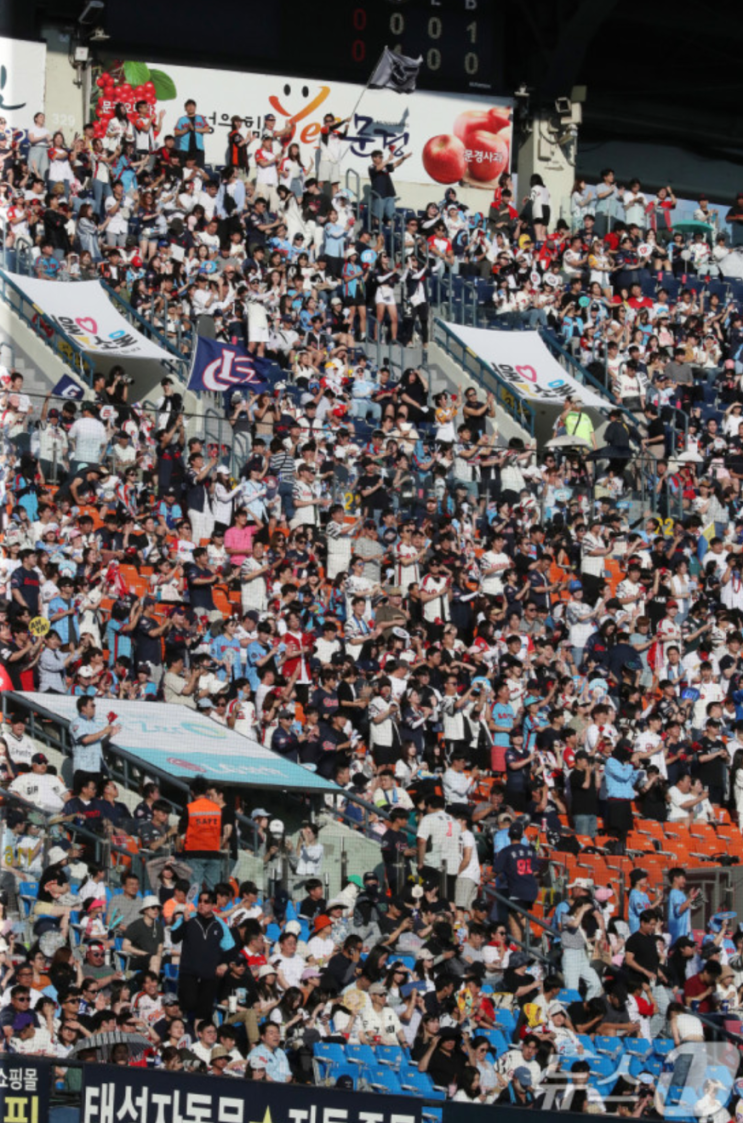 <b>프로야구</b>..1000만 <b>관중</b> 달성 가능할까? (<b>프로야구</b> <b>관중</b>의 역사)