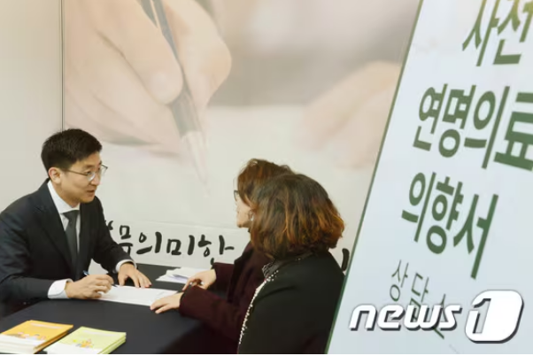 "나를 돌아볼 수 있는 소중한 시간" 웰다잉 준비하는 노인들 "나를 돌아볼 수 있는 소중한 시간" 웰다잉 준비하는 노인들