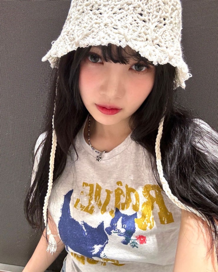  레드벨벳 조이 인스타그램 사복 패션 레이브 고양이 티셔츠, 크로셰 버킷햇 추천!