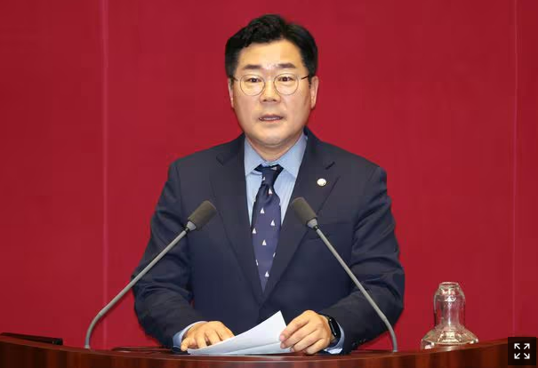 상식'에서 '정청래 식'으로 바꾼 <b>더불어민주당</b> <b>박찬대</b> <b>원내대표</b>.