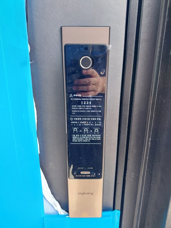  파주 동패동도어락 설치를 전원주택단지에 직방 0초바로 잠김도어락 SHP-P52F으로 잘 설치하였습니다. 지문인식도어락 (운정번호키)