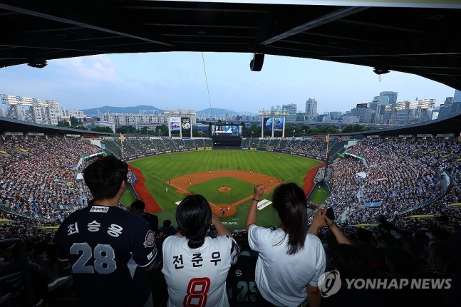 프로야구, 역대 <b>최소 경기</b> 600만 <b>관중</b> 돌파…12년 만의 신기록