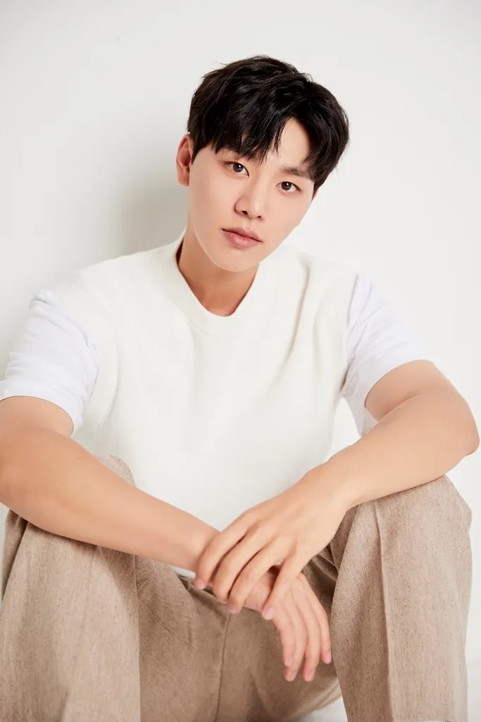<b>김우석</b>, 군<b>복무</b> 중... 발병…"현역 부적격, <b>사회복무요원 편입</b>"