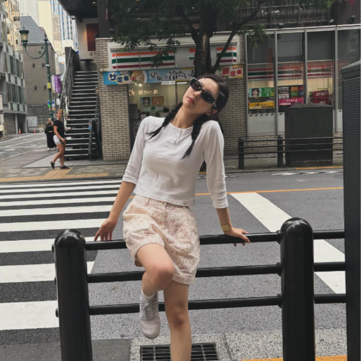  닝닝 일본 여행룩 페미닌한 패션 아이템 어떤거?