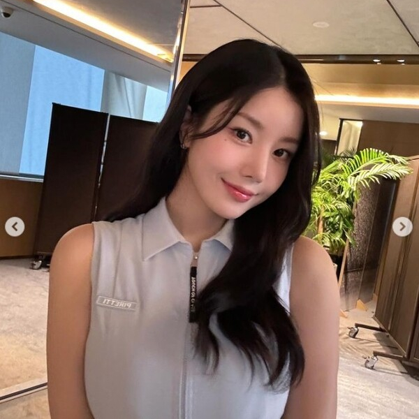 워터밤 여 <b>권은비</b> : 삶과 음악, 그리고 무대