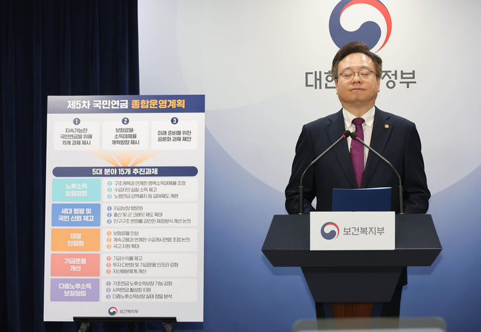 노인 절반 국민연금 못받는데, 부자는 더 혜택…소득대체율 인상론에 감춰진 진실 노인 절반 국민연금 못받는데, 부자는 더 혜택…소득대체율 인상론에 감춰진 진실