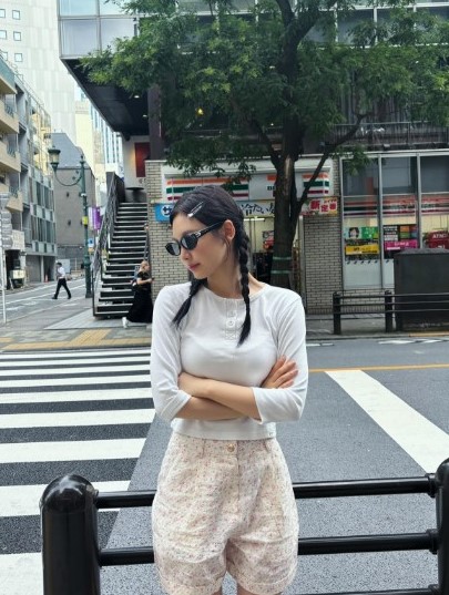  에스파 닝닝 인스타그램 사복 패션 코디 글로니 3 4 Button Fly Tee 추천!