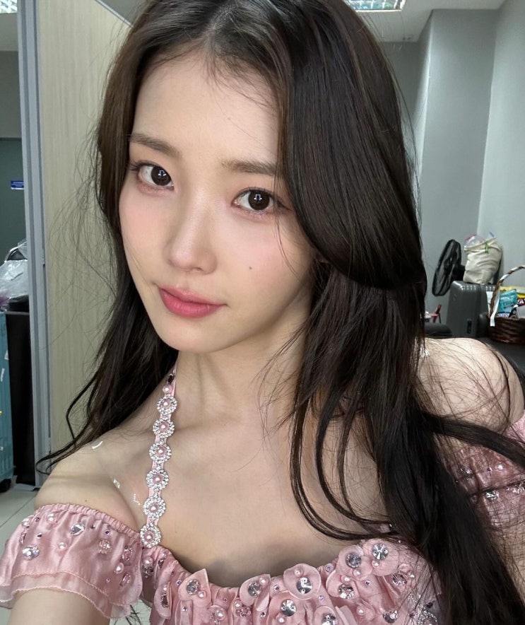 아이유, 방콕서 물오른 디즈니 공주님 미모..."이제 '샤이'하지 않아요" 아이유, 방콕서 물오른 디즈니 공주님 미모..."이제 '샤이'하지 않아요"