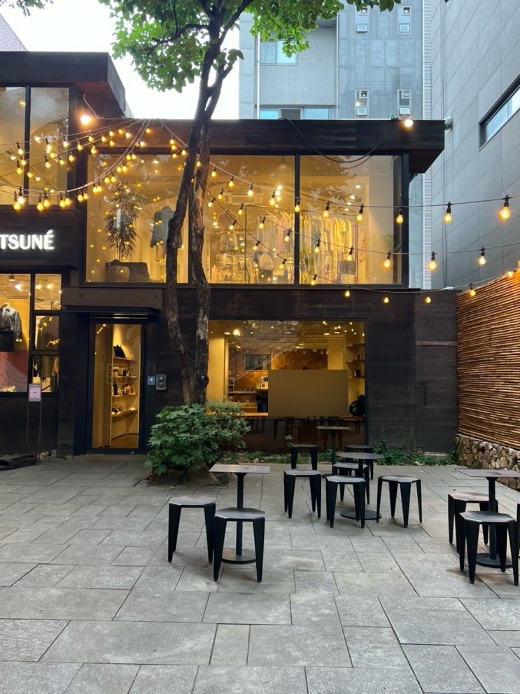  신사 메종키츠네 카페 가로수길 놀거리