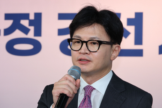 <b>한동훈</b>, ‘김건희 문자 읽씹(무시)’ 논란 진실. ‘<b>사과</b>하기... 