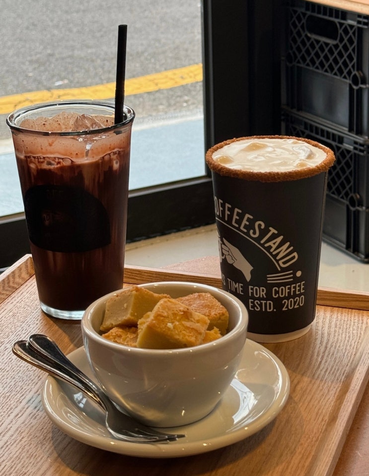  울산 달동 카페 쫀쫀한 크림 라떼가 맛있는 애리스커피스탠드