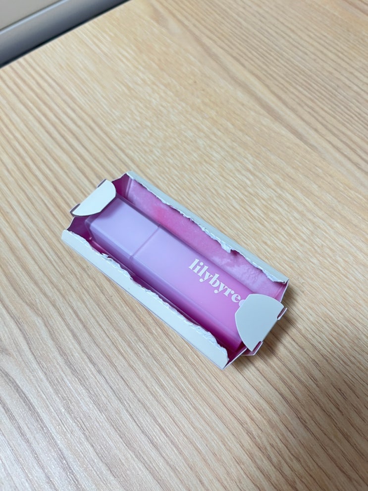  여름 쿨 페일톤 추천 립, 릴리바이레드 로즈 커스터드인 척 발색 후기