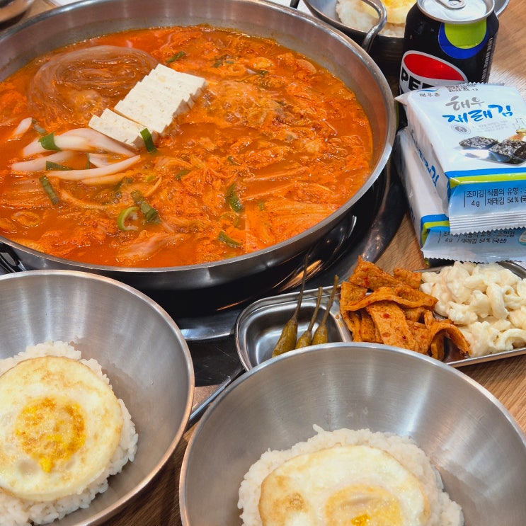  [안산/중앙동/고잔역맛집] 먹어도 끝이 안나 :: 고기반햄반김치찌개&김치찜 안산중앙점