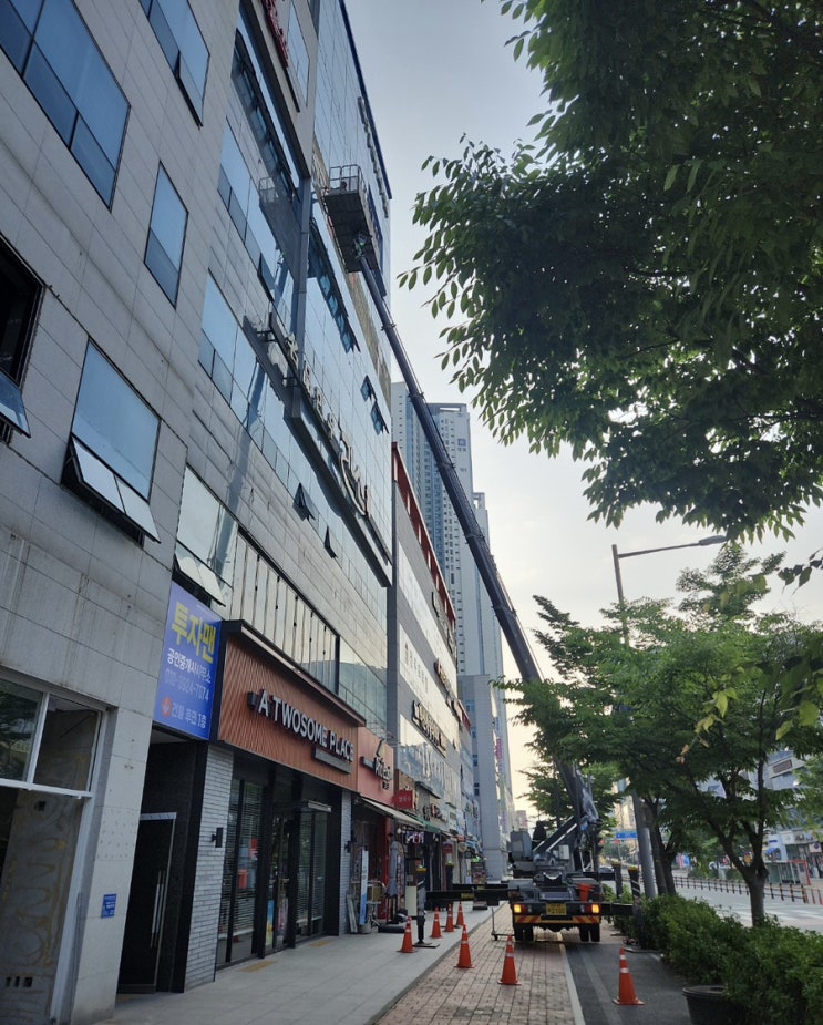  전주스카이차 스카이차 지민스카이 | 전주 간판 효자동 시트지제거 간판제거 유리시트지