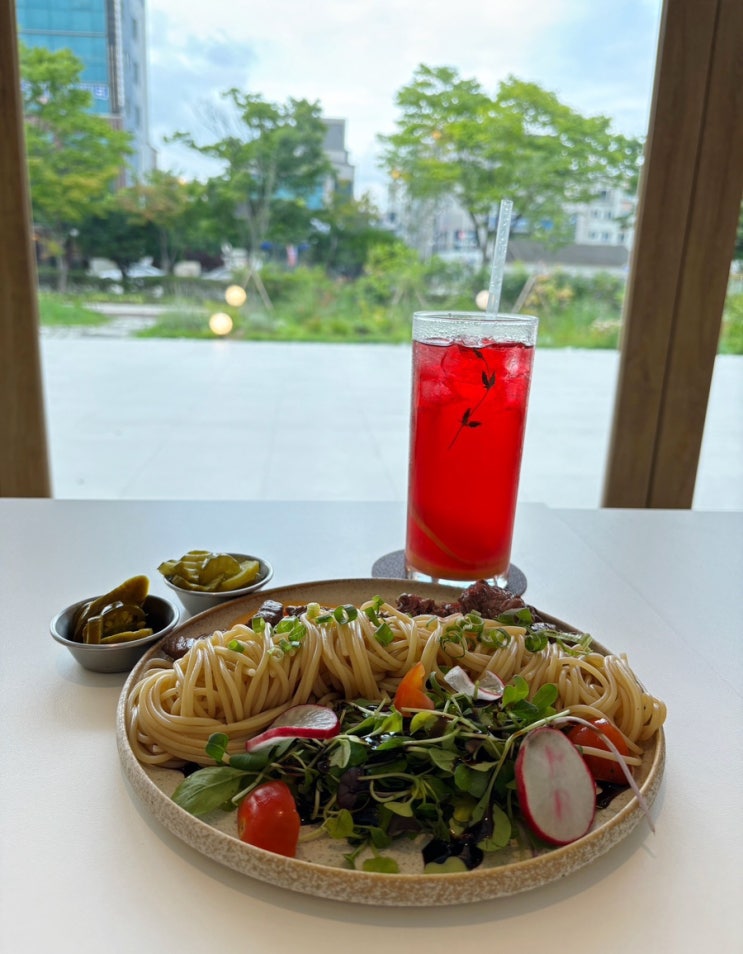 상무지구 브런치 대형카페, 데이트 맛집 [오블로]