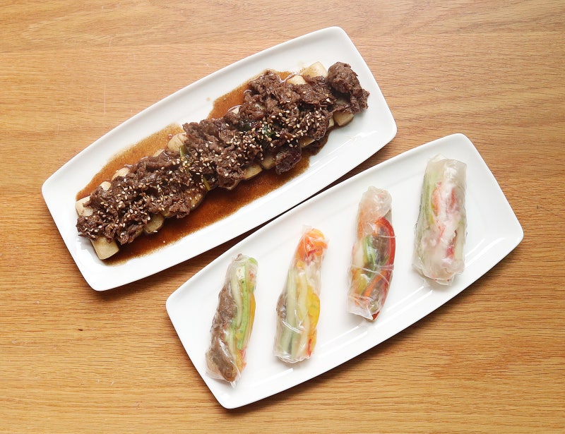 청정원 기사식당 돼지불백 양념으로 만든 '월남쌈&어남선생 궁중 떡볶이'