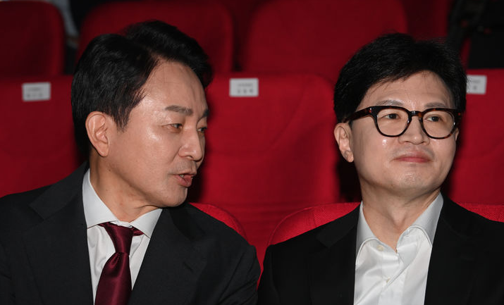 <b>국민의힘 당권</b>주자인 한동훈 후보, 원희룡 후보 측 문자메시지... 