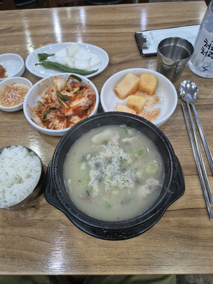  [동작구 신대방동] 서일순대국 (흰 캔버스 같은 순대국, 넣는 부재료에 따라 결정되는 맛)
