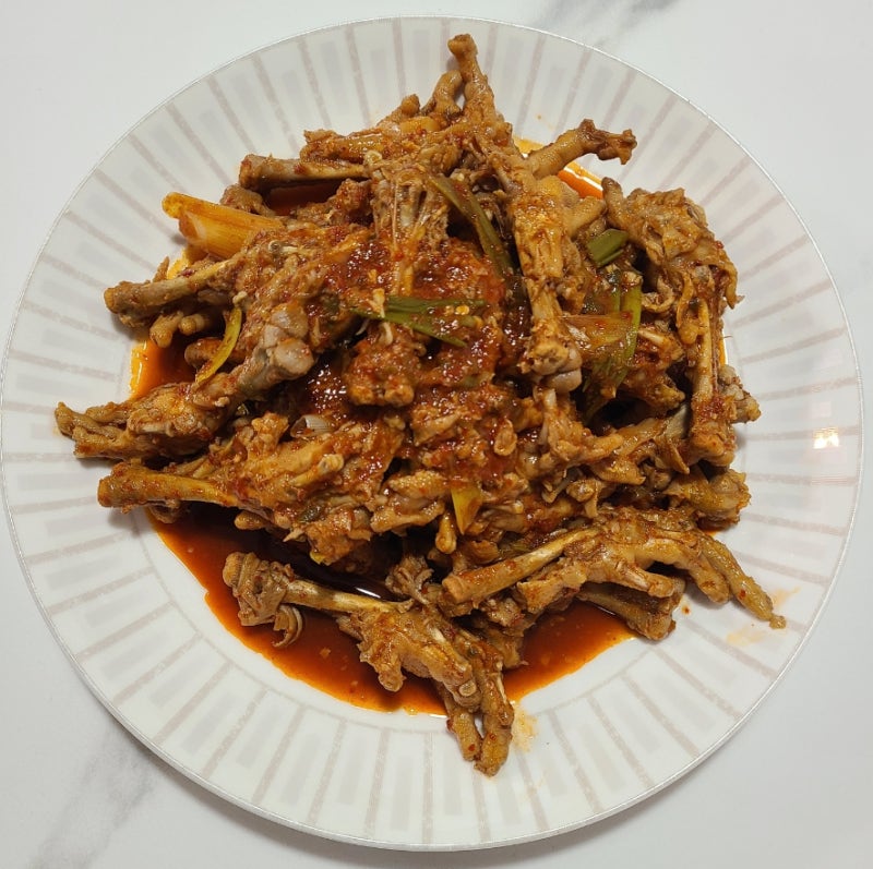 맛있게 매운 뼈있는 양념 닭발 레시피 및 닭발 삶는법