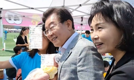 [속보] 검찰, <b>이재명 부부</b> 소환 통보…"경기도 법카 유용 의혹"