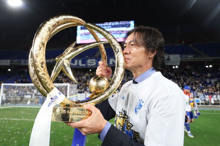 국가대표 <b>감독</b>에 <b>울산</b>HD <b>감독</b> <b>홍명보</b> 확정... 축구협회 8일... 