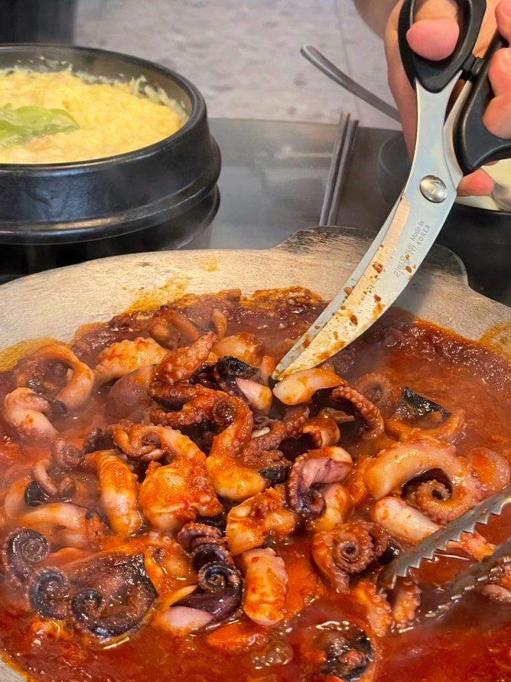  20년 전통의 쭈꾸미 맛집, 이수쭈꾸미 홍대점