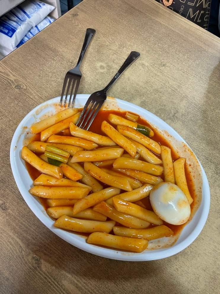  송은이 김숙이 단골로 다니는 떡볶이 맛집, 증산 맛있는 집 떡볶이