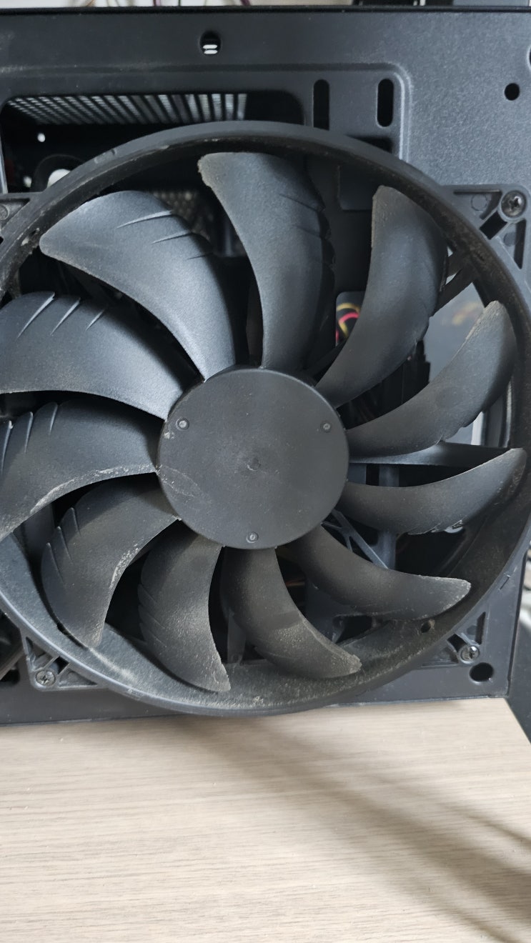  서브컴 PC케이스 200mm 팬 사망(한지 옛날)