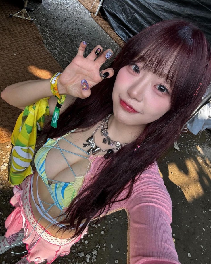 시그니처 지원, 비키니 의상으로 '워터밤' 레전드 등극...모두가 놀란 몸매 시그니처 지원, 비키니 의상으로 '워터밤' 레전드 등극...모두가 놀란 몸매